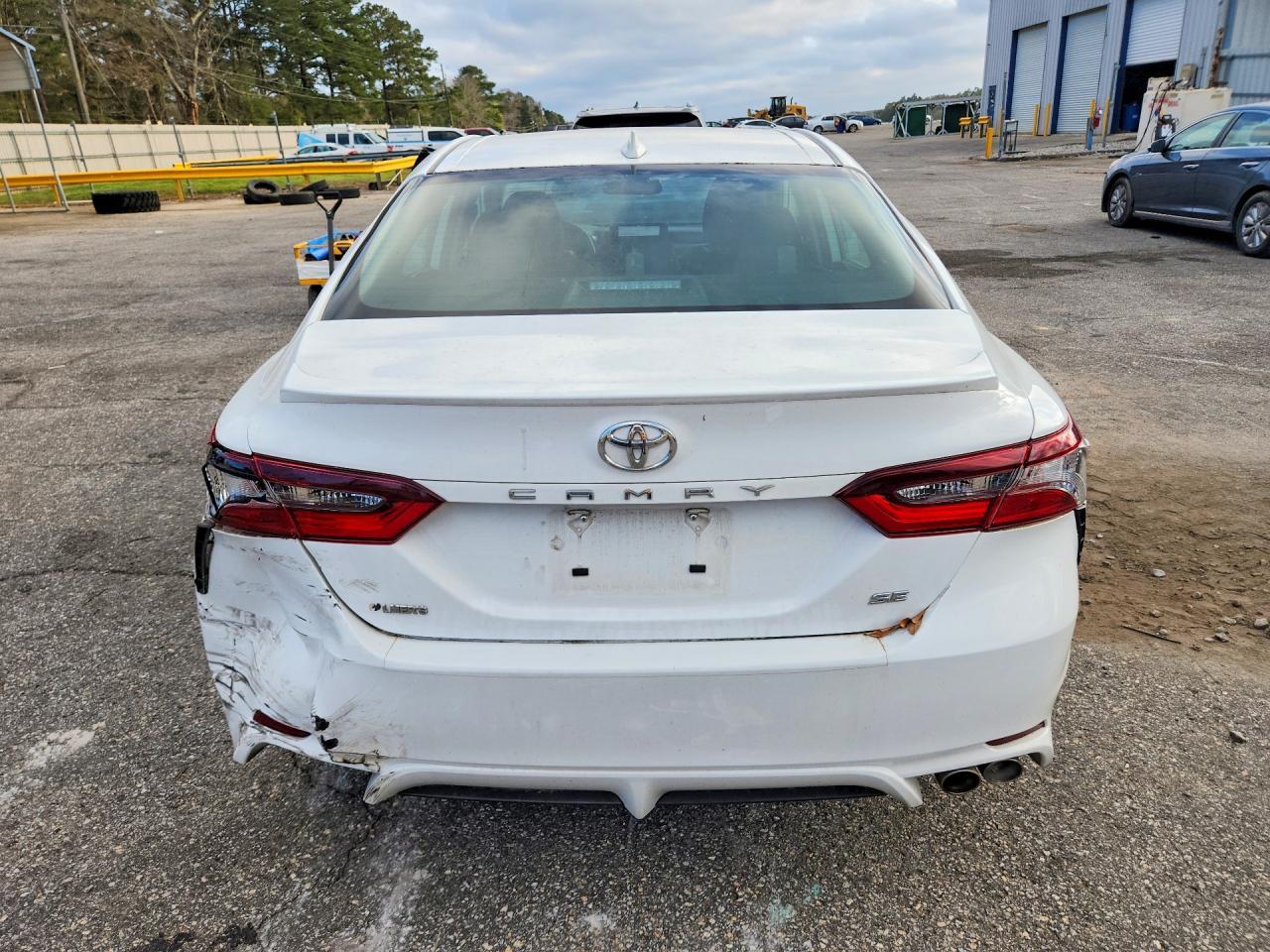 2024 Toyota Camry Se - Image 6