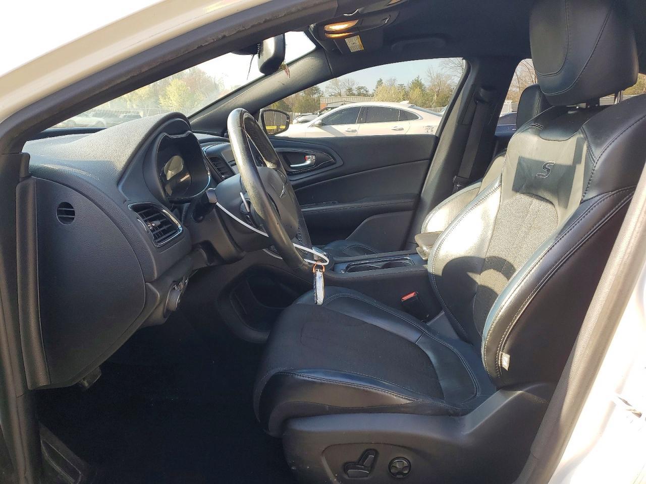 2016 Chrysler 200 S - Фото 7