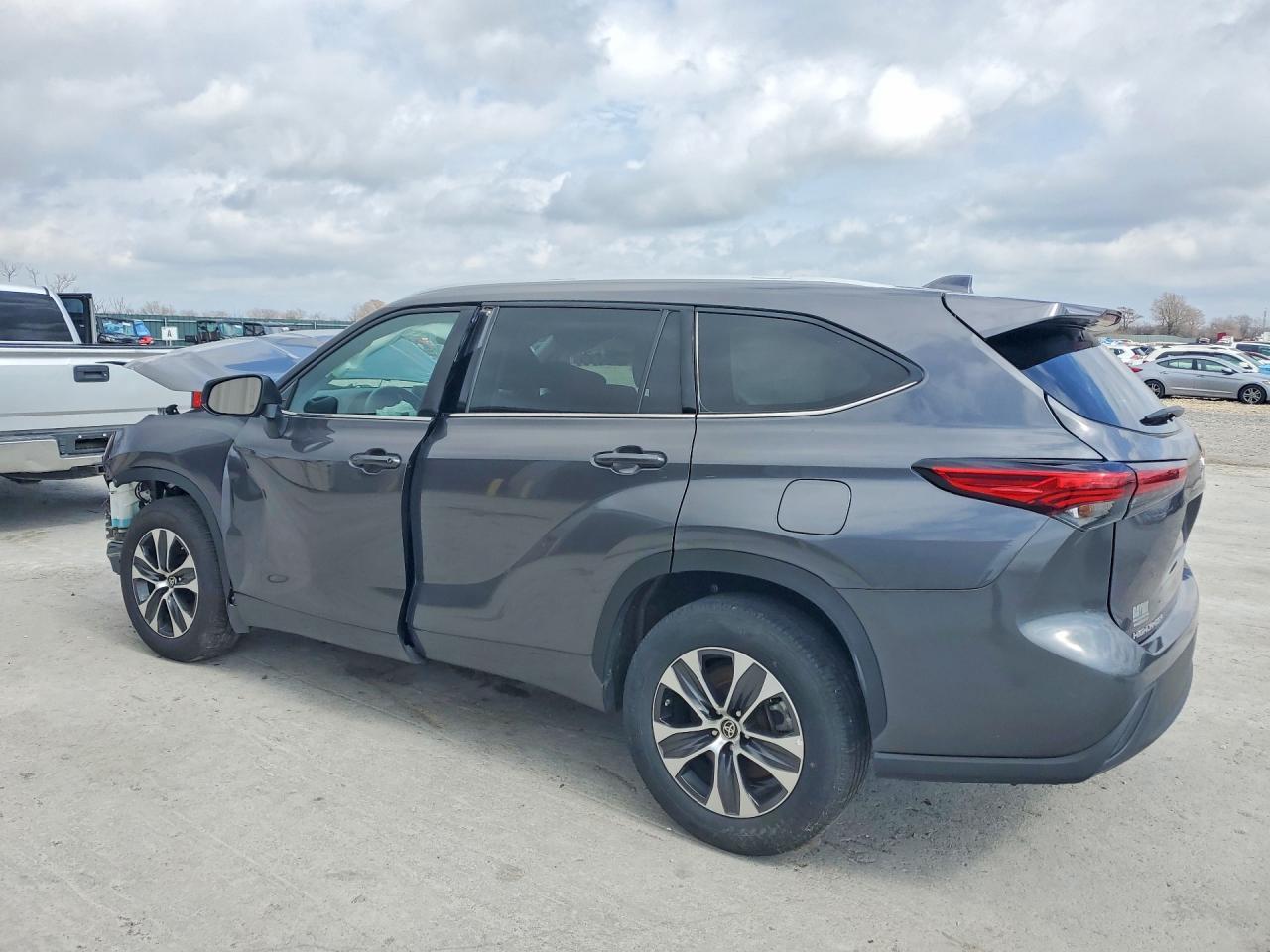 2022 Toyota Highlander Xle - Фото 2