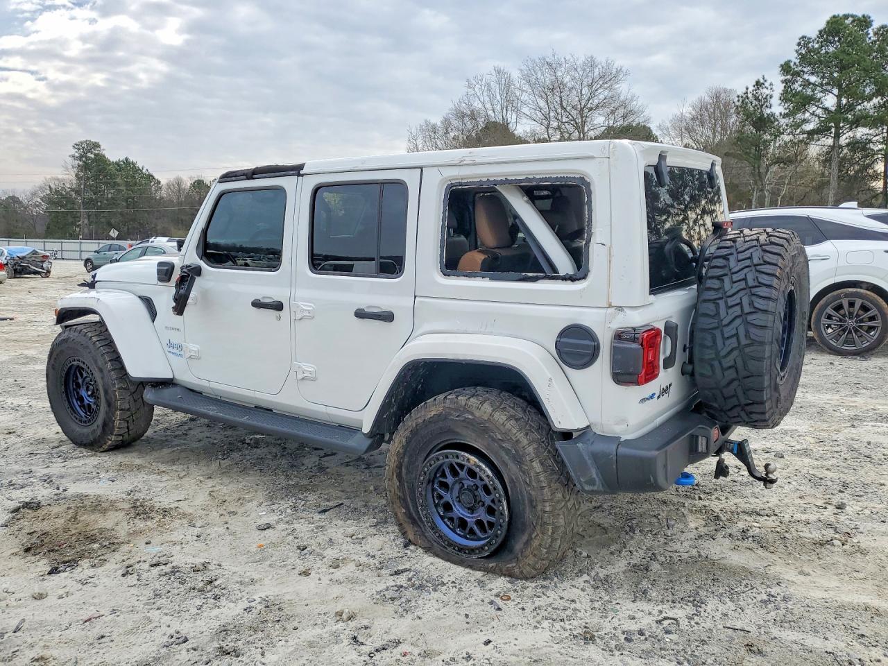 2021 Jeep Wrangler Unlimited Sahara 4Xe - Фото 2