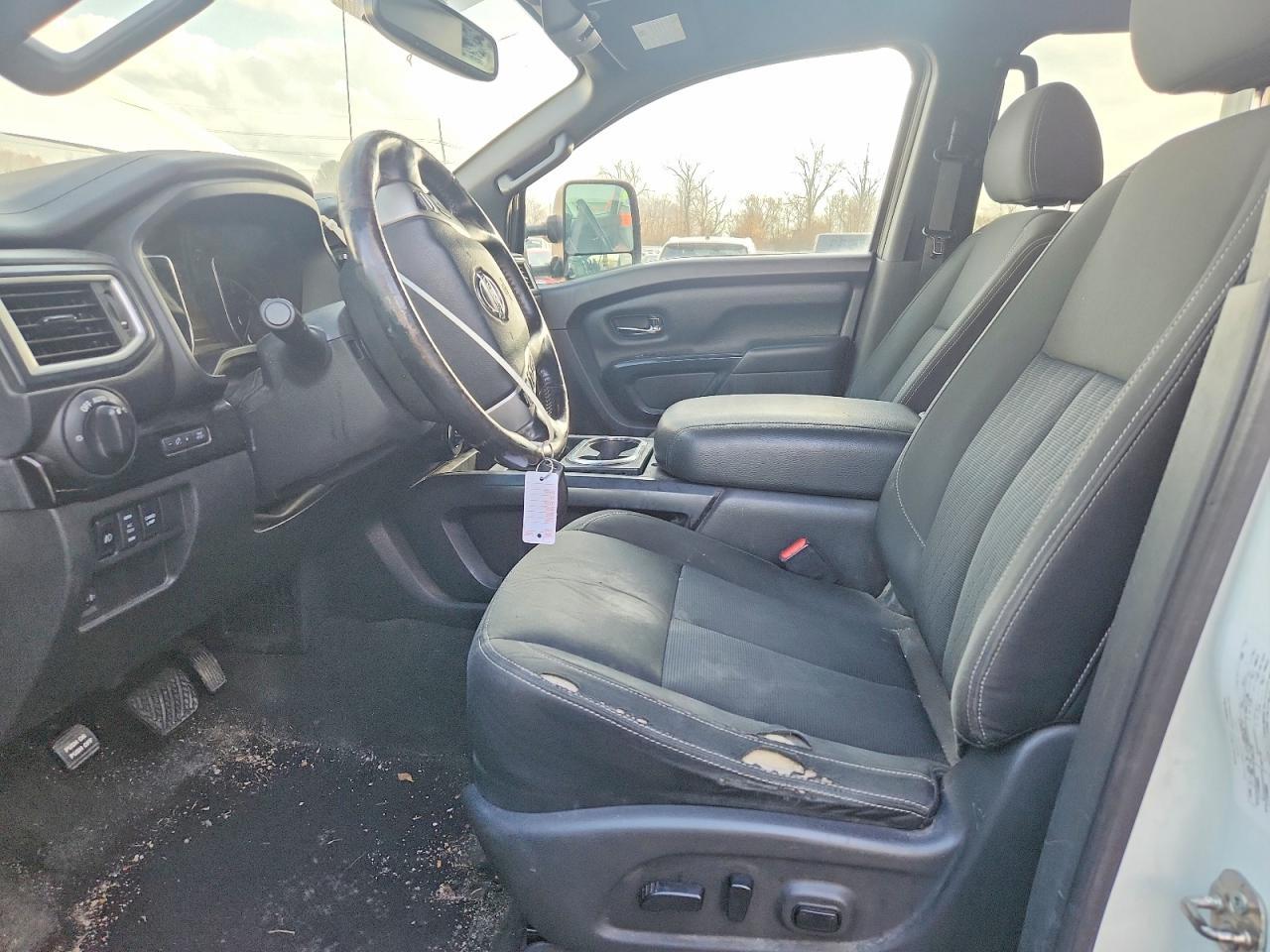 2018 Nissan Titan S - Фото 7