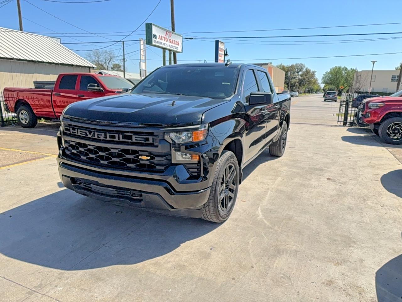 2024 Chevrolet Silverado K1500 Custom - Фото 2