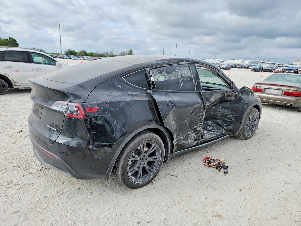 2024 Tesla Model Y - Фото 3