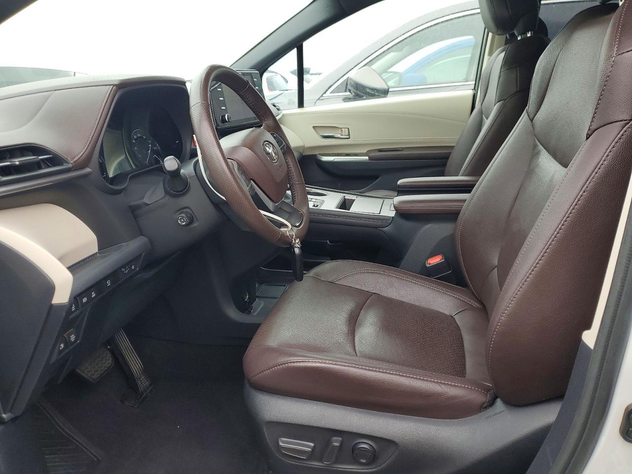 2022 Toyota Sienna Limited - Image 7