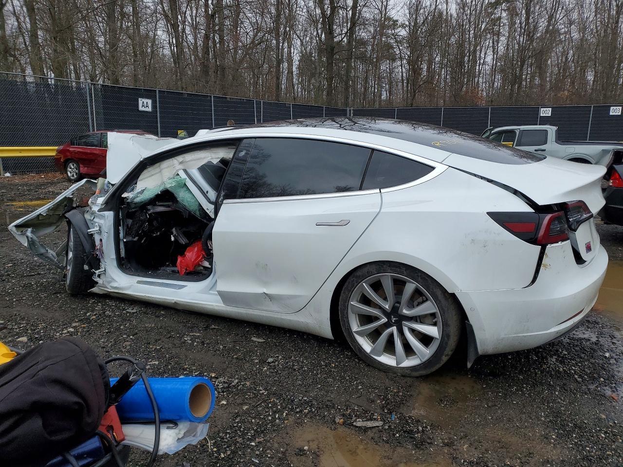 2018 Tesla Model 3 - Image 2