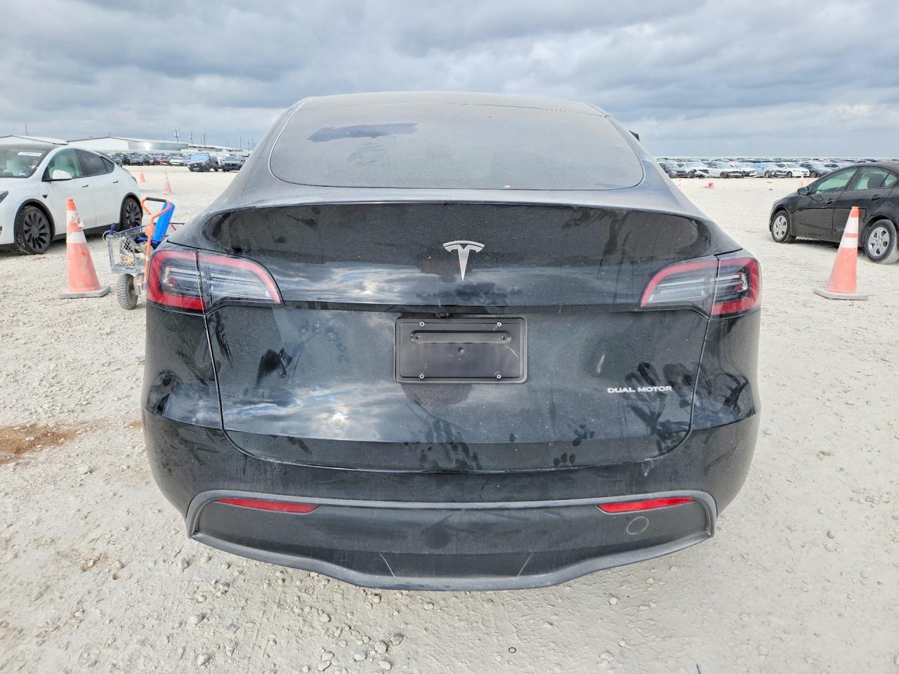 2024 Tesla Model Y - Фото 6