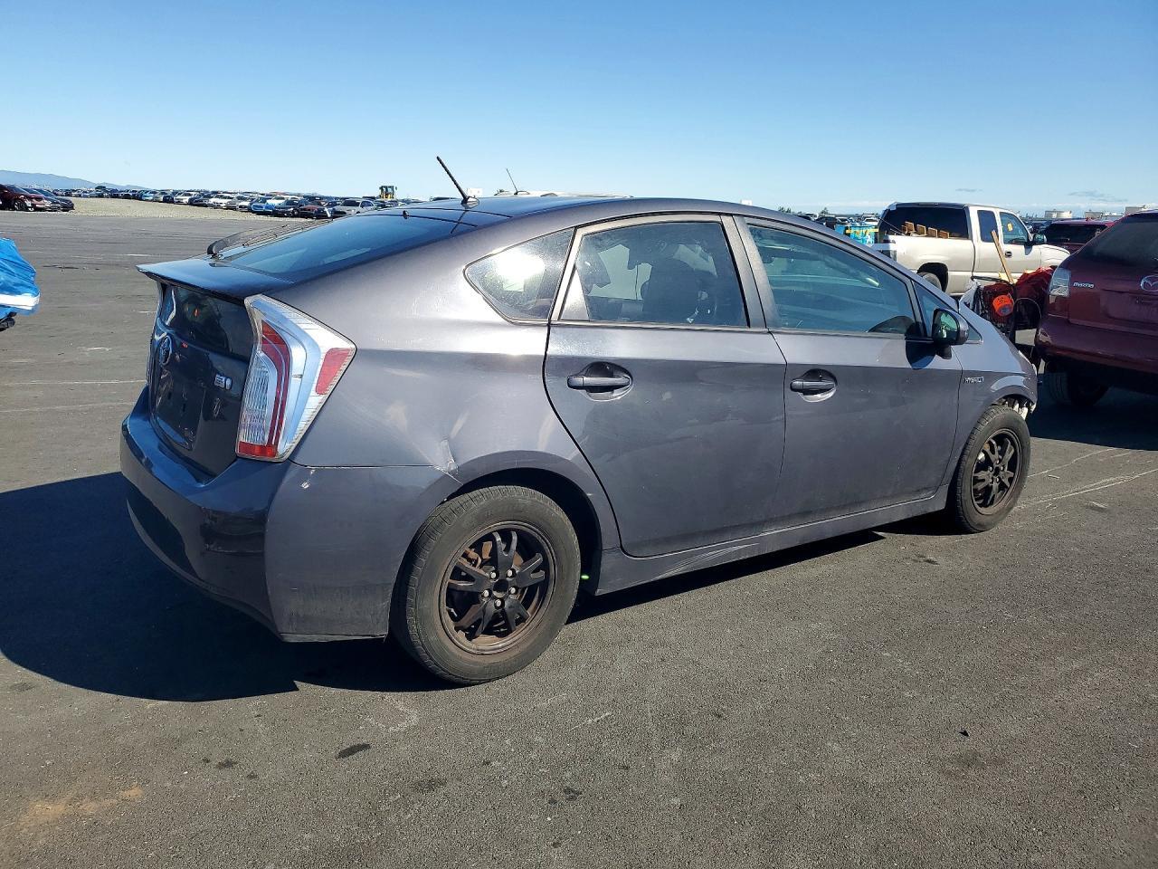 2015 Toyota Prius - Фото 3