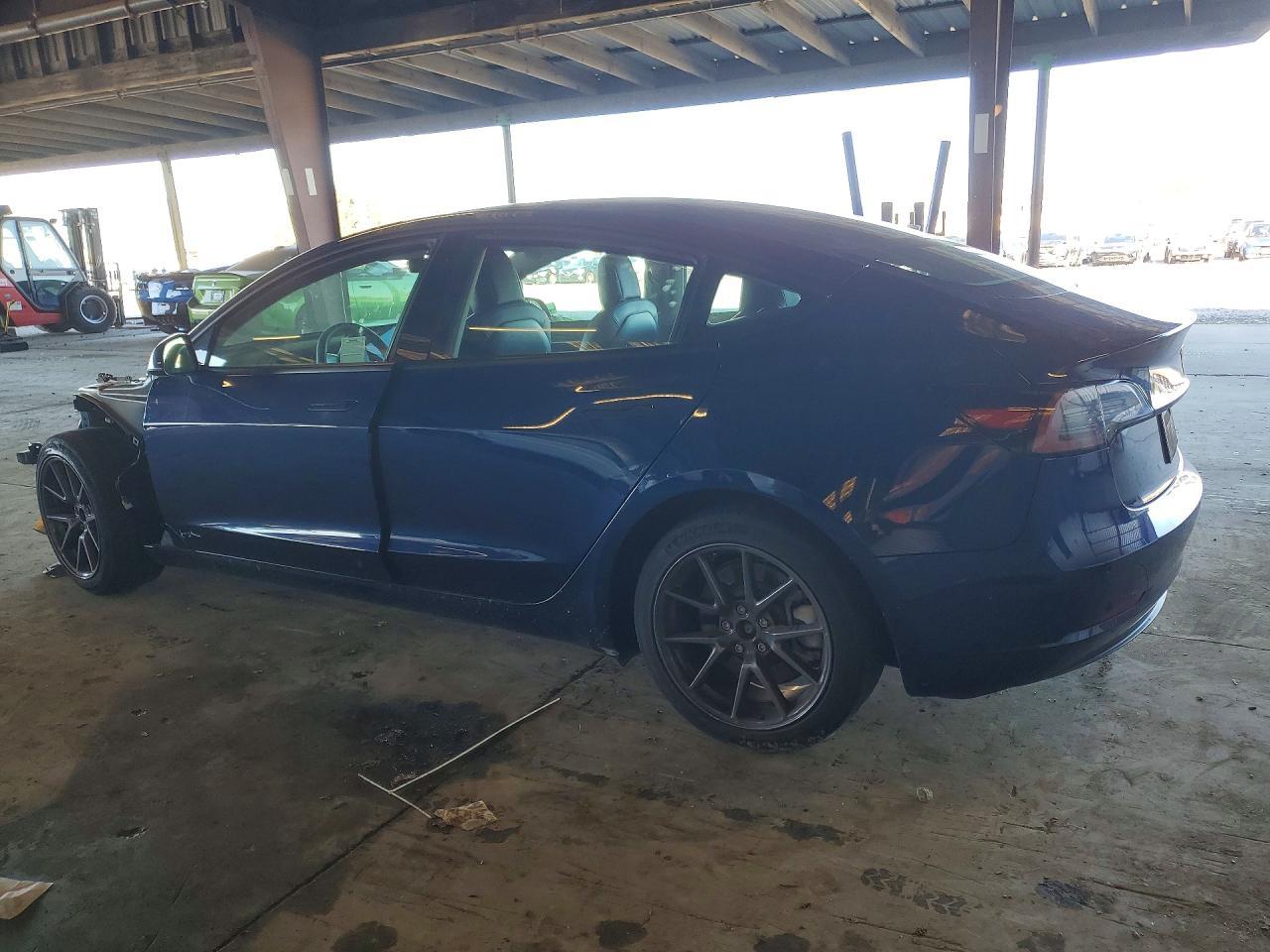 2022 Tesla Model 3 - Image 2