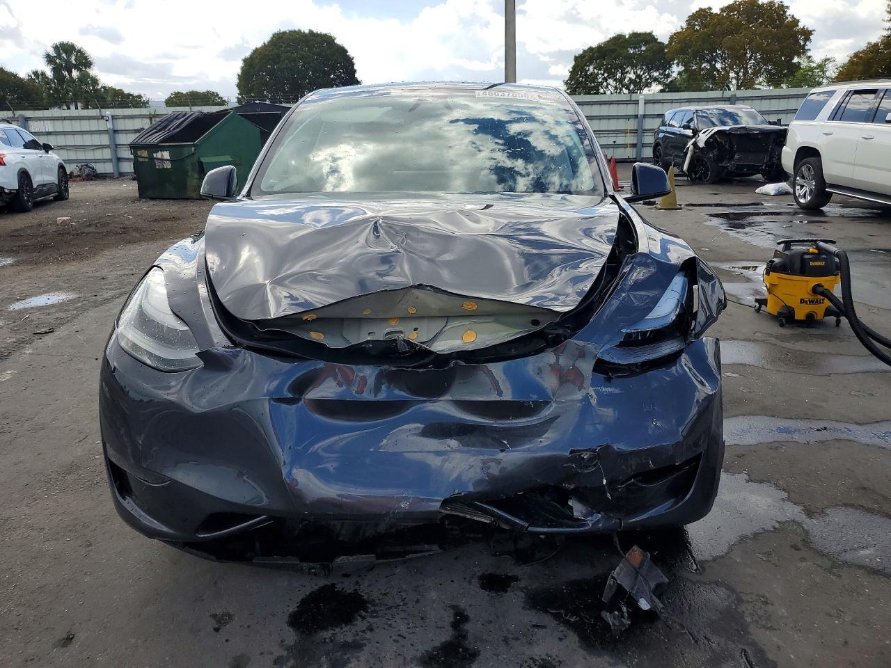 2024 Tesla Model Y - Фото 5