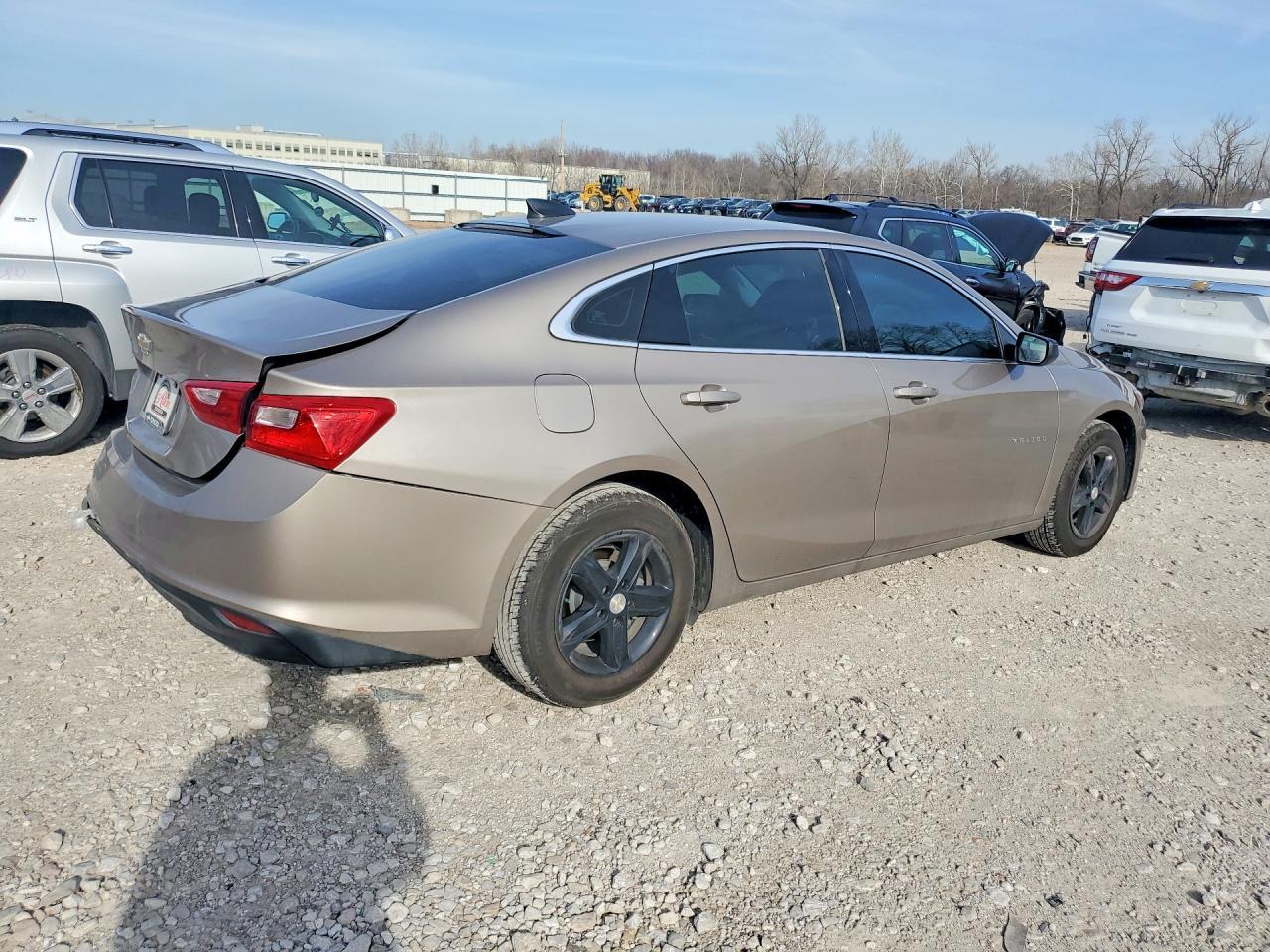 2022 Chevrolet Malibu Ls - Фото 3