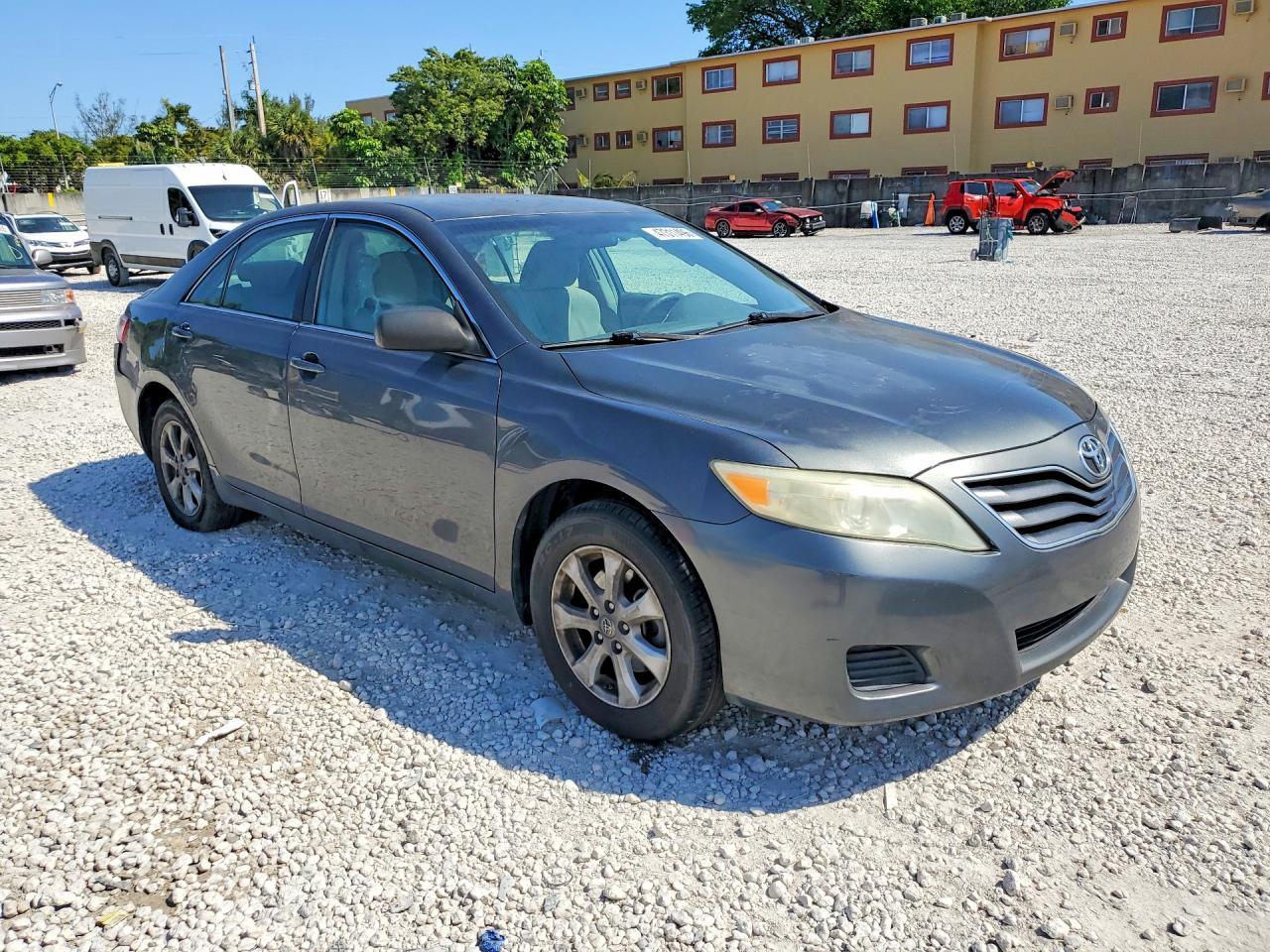 2010 Toyota Camry Le - Image 4