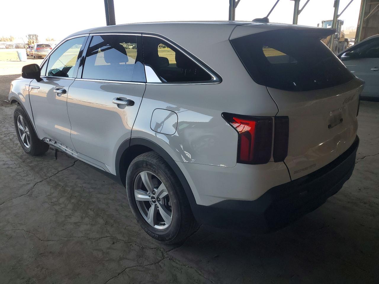 2023 Kia Sorento Lx - Image 2