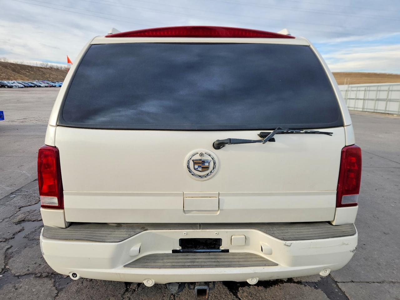 2004 Cadillac Escalade Luxury - Image 6