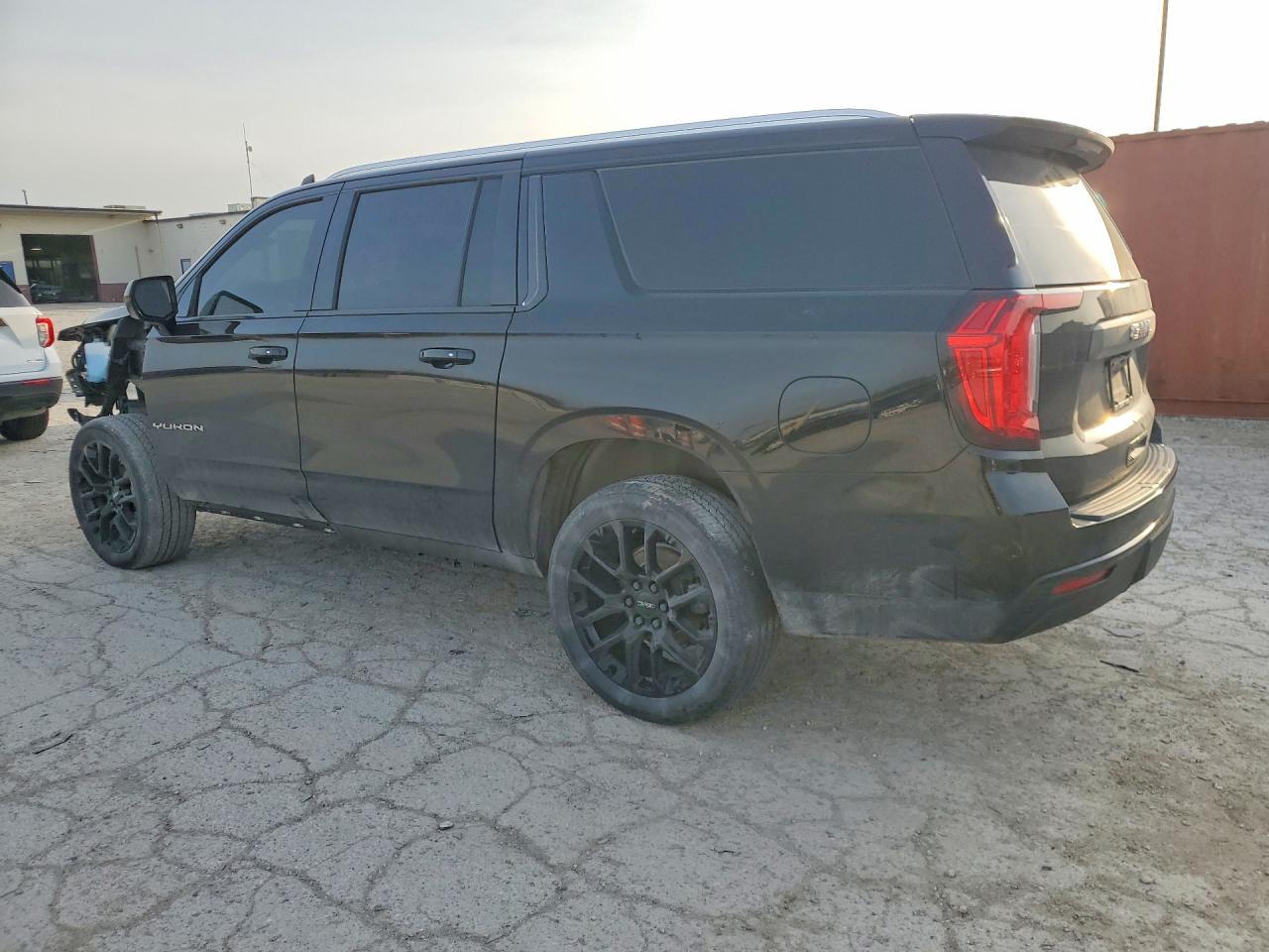 2023 GMC Yukon Xl K1500 Sle - Фото 2