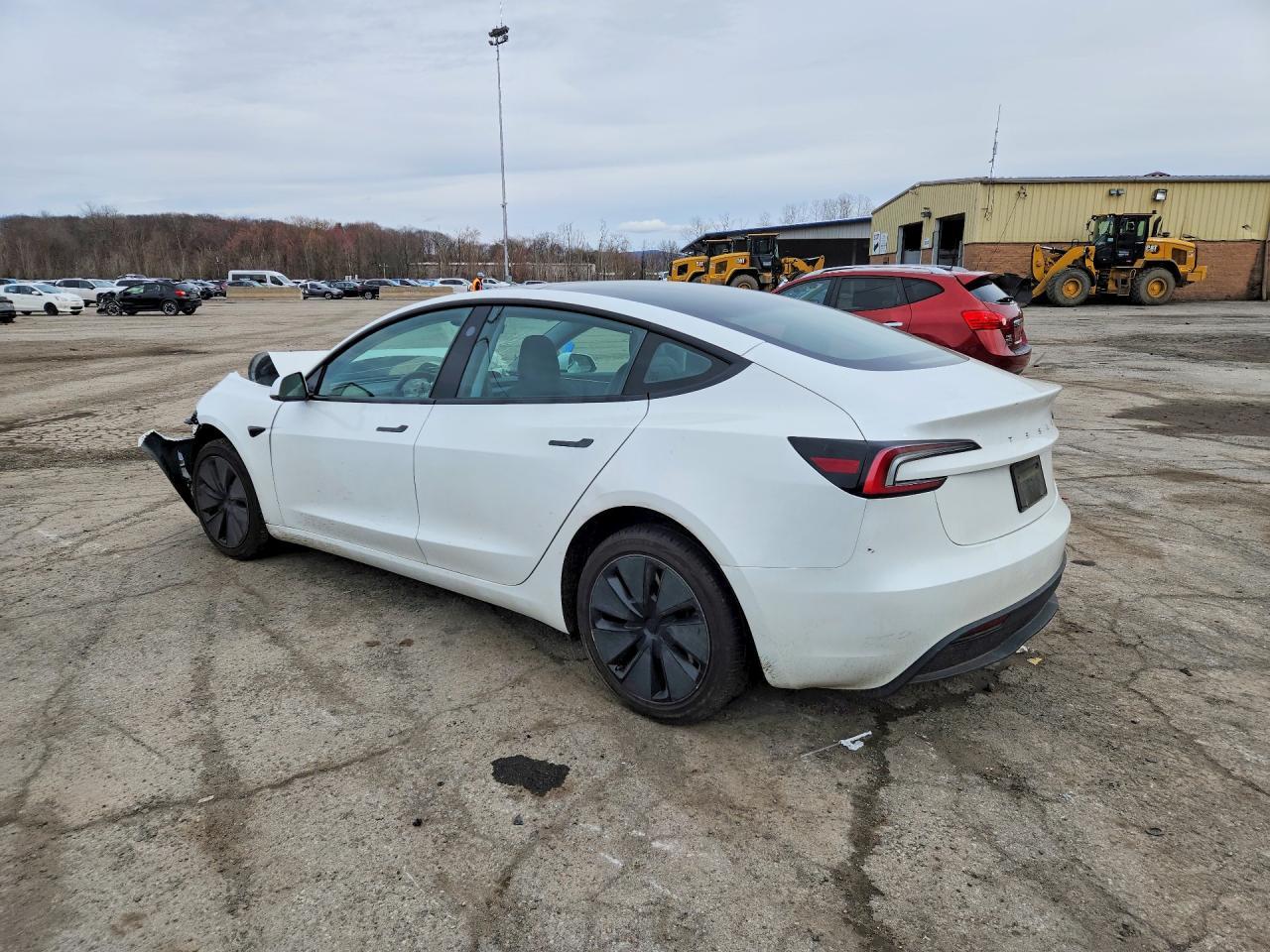 2024 Tesla Model 3 - Фото 2