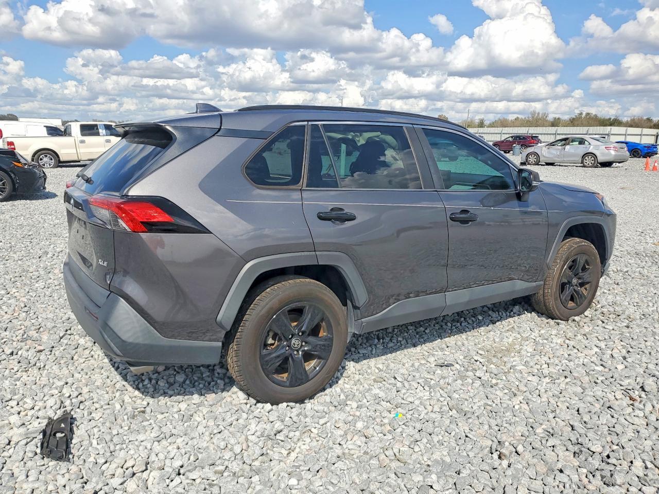 2021 Toyota Rav4 Xle - Фото 3
