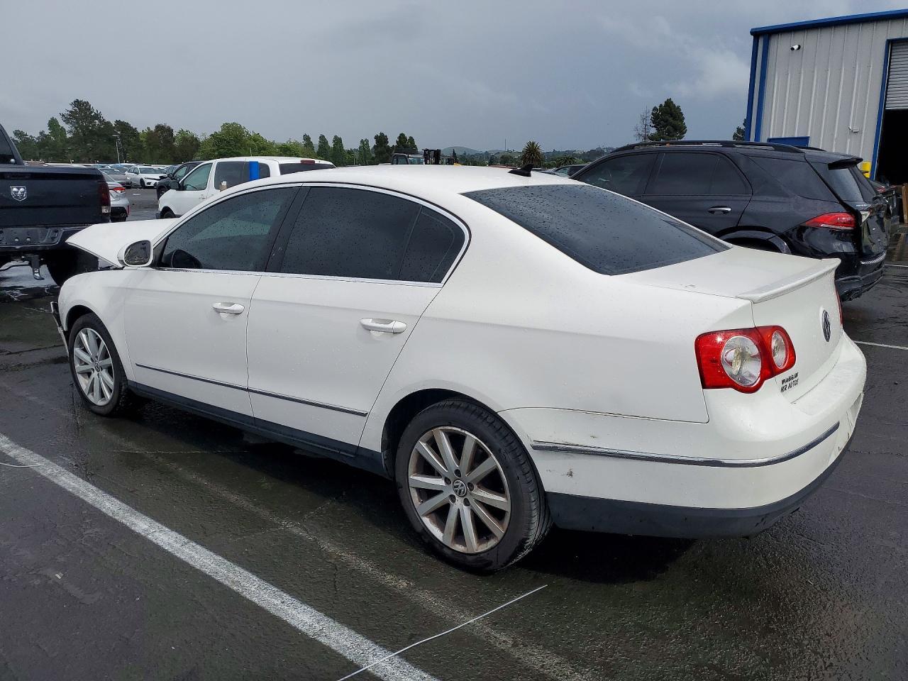 2010 Volkswagen Passat Komfort - Фото 2