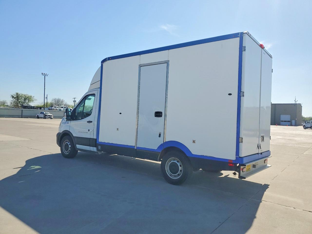 2022 Ford Transit Delivery Truck - Фото 3