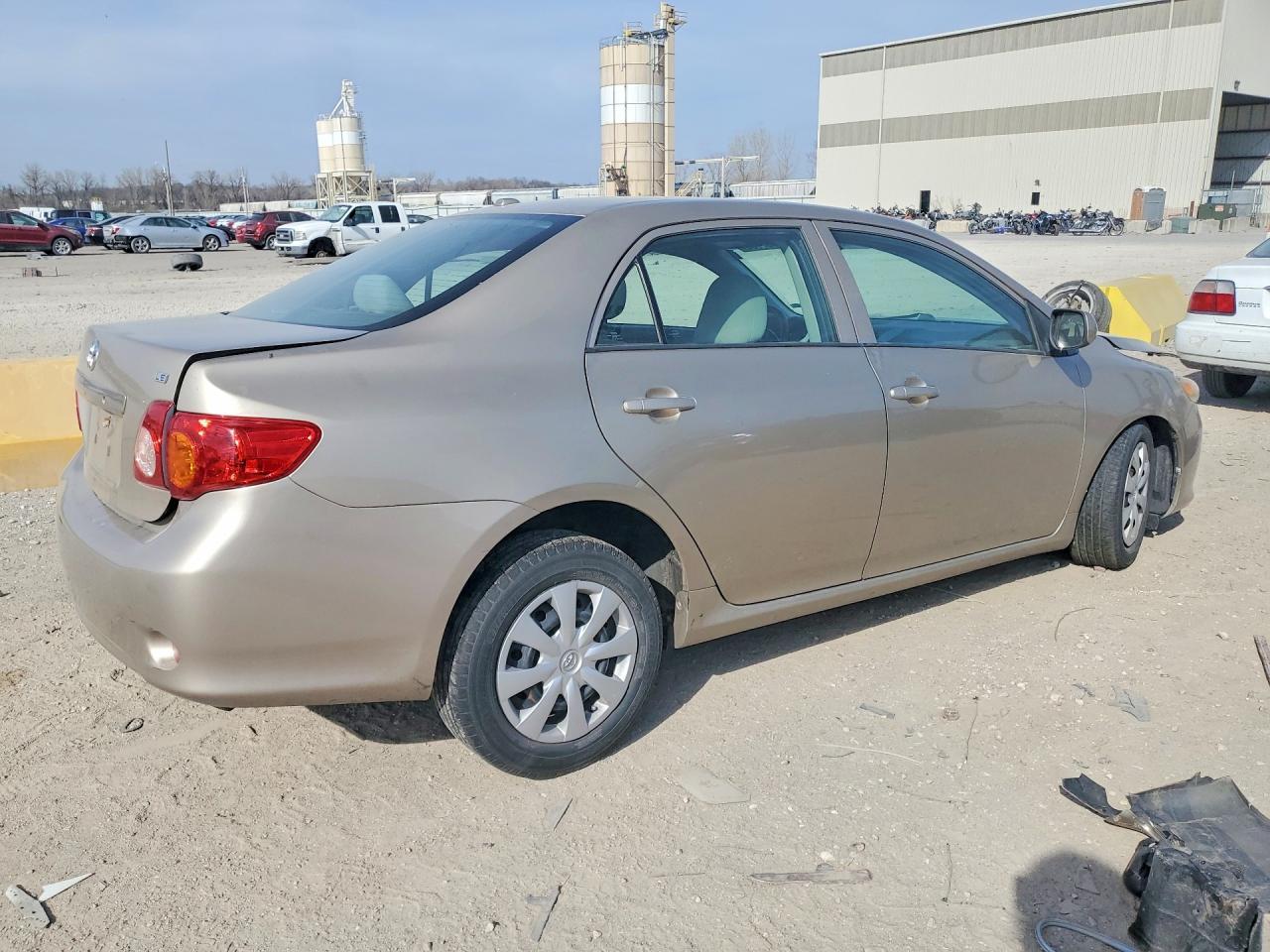 2010 Toyota Corolla Le - Фото 3