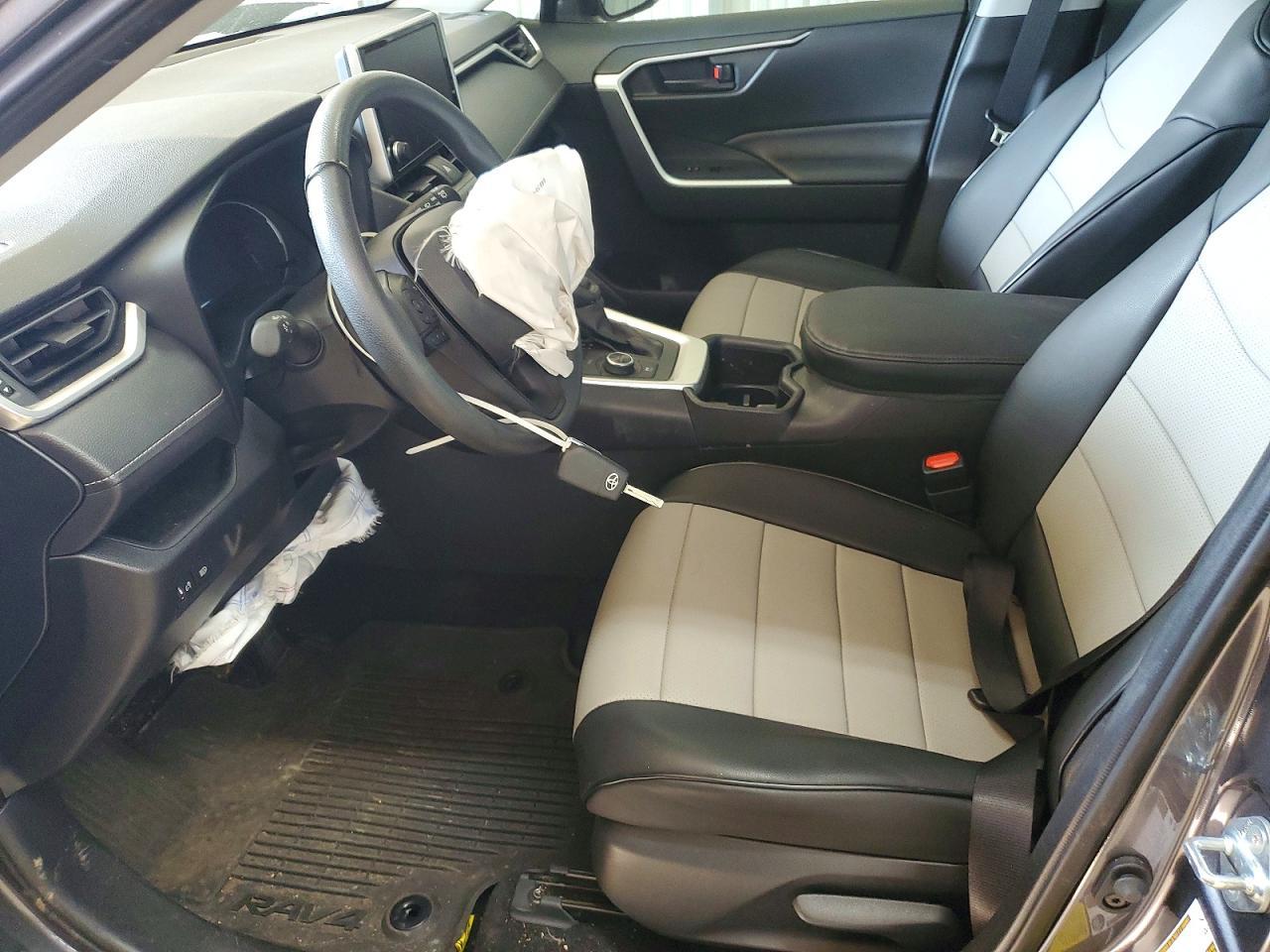 2025 Toyota Rav4 Hybrid Le - Image 7