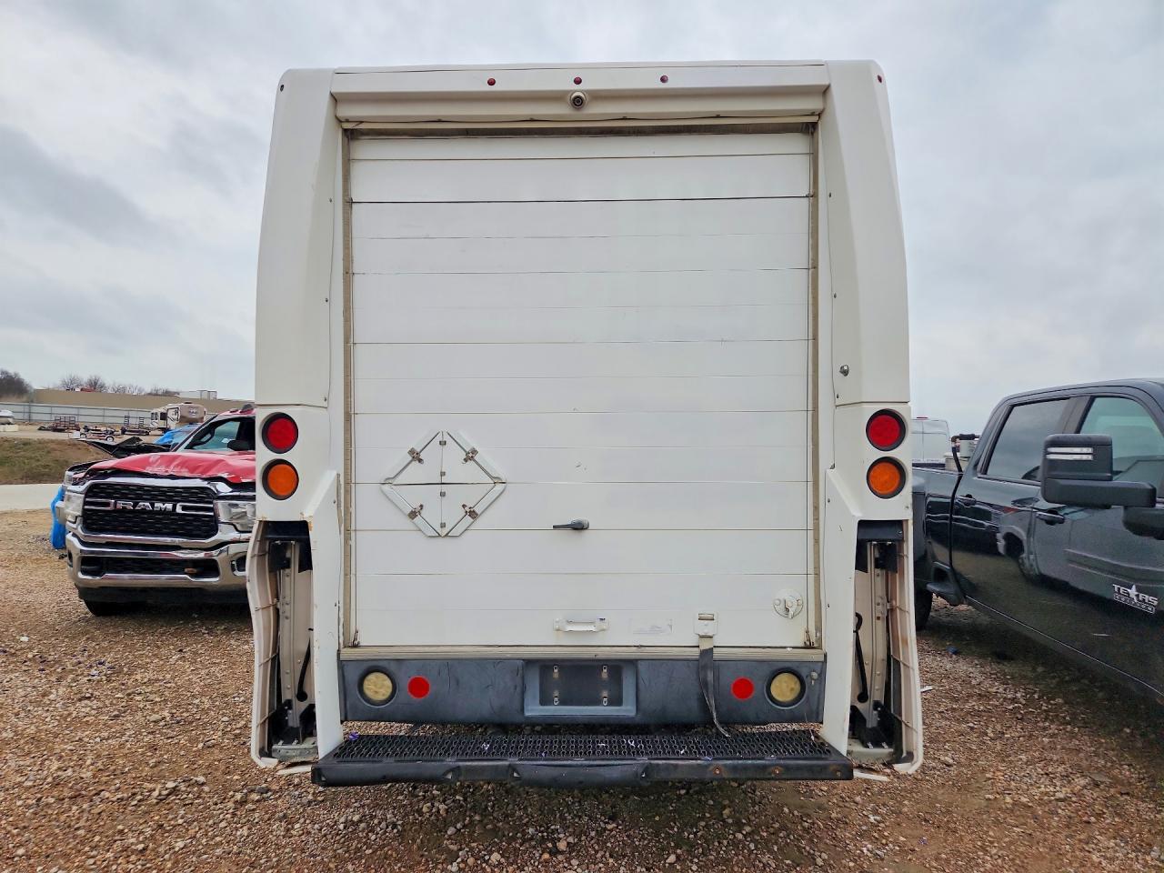 2012 Isuzu Npr - Фото 6