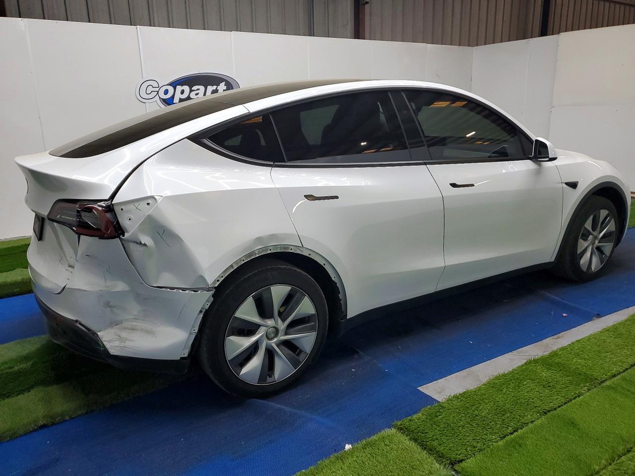 2023 Tesla Model Y - Фото 3