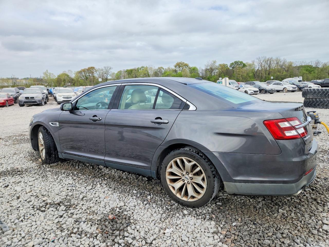 2015 Ford Taurus Limited - Фото 2