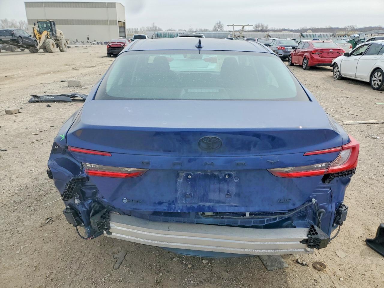 2025 Toyota Camry Le - Фото 6