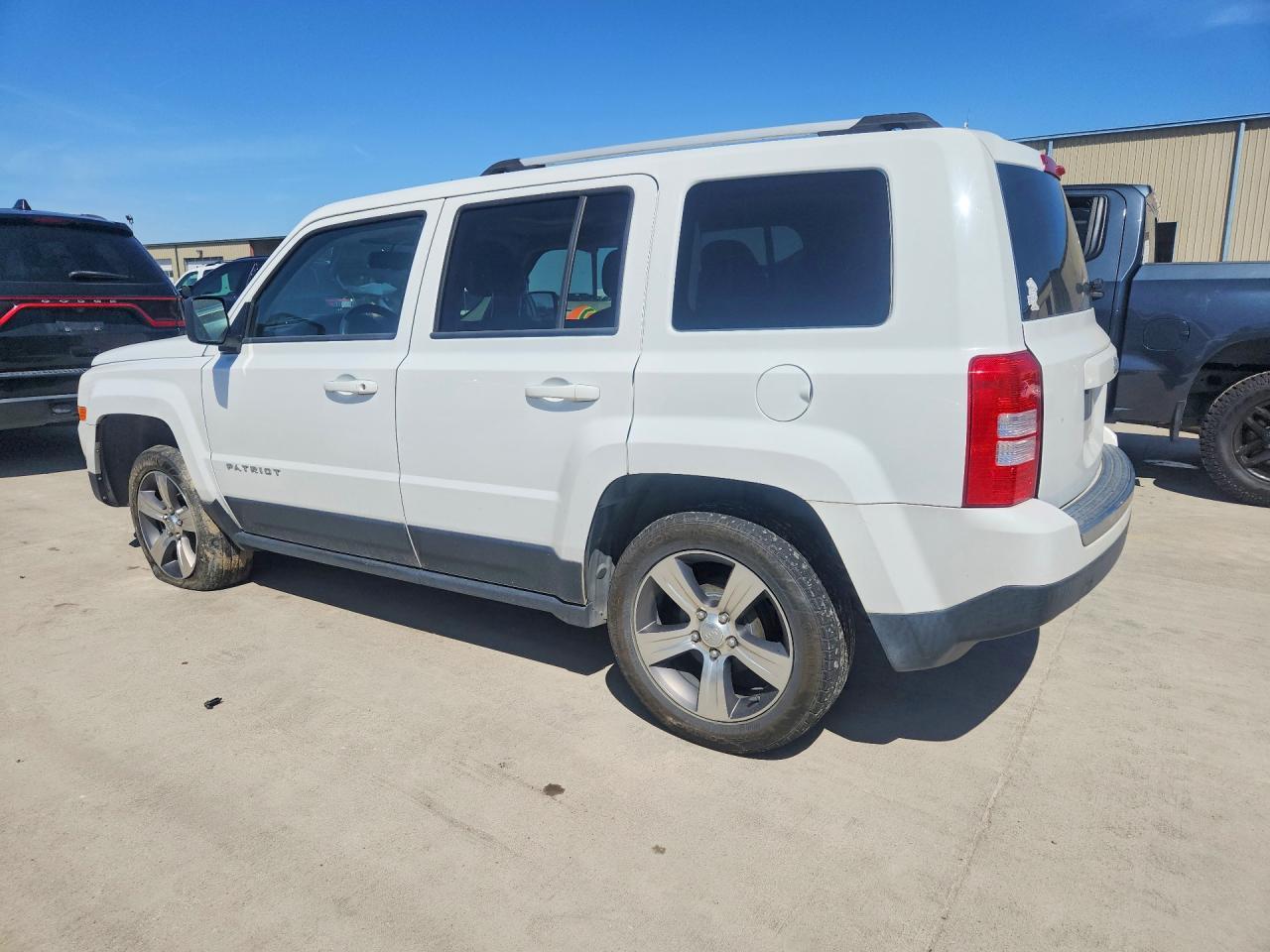2016 Jeep Patriot Latitude - Фото 2