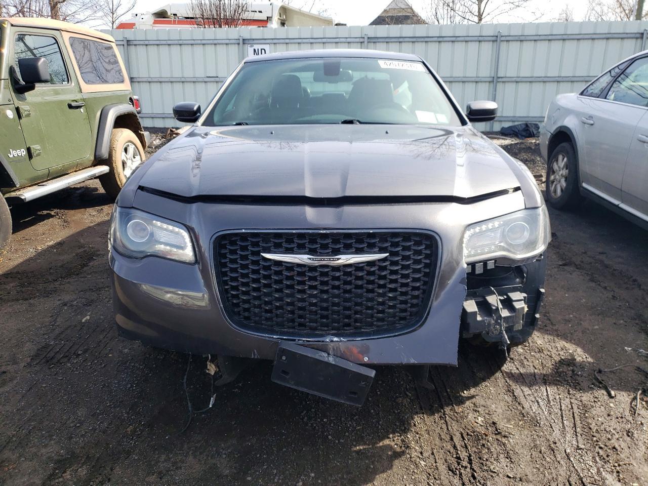 2015 Chrysler 300 S - Image 5