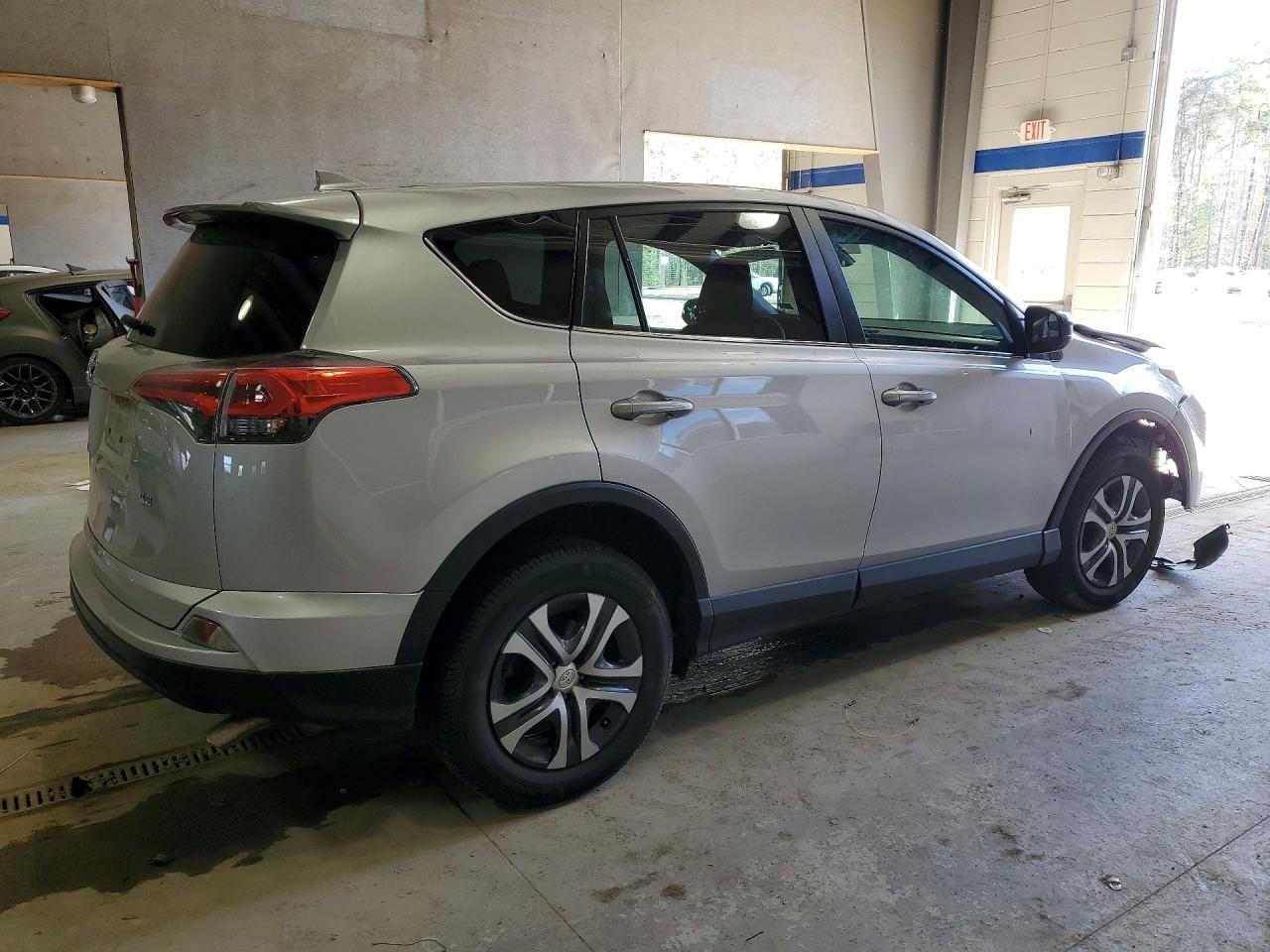 2018 Toyota Rav4 Le - Фото 3