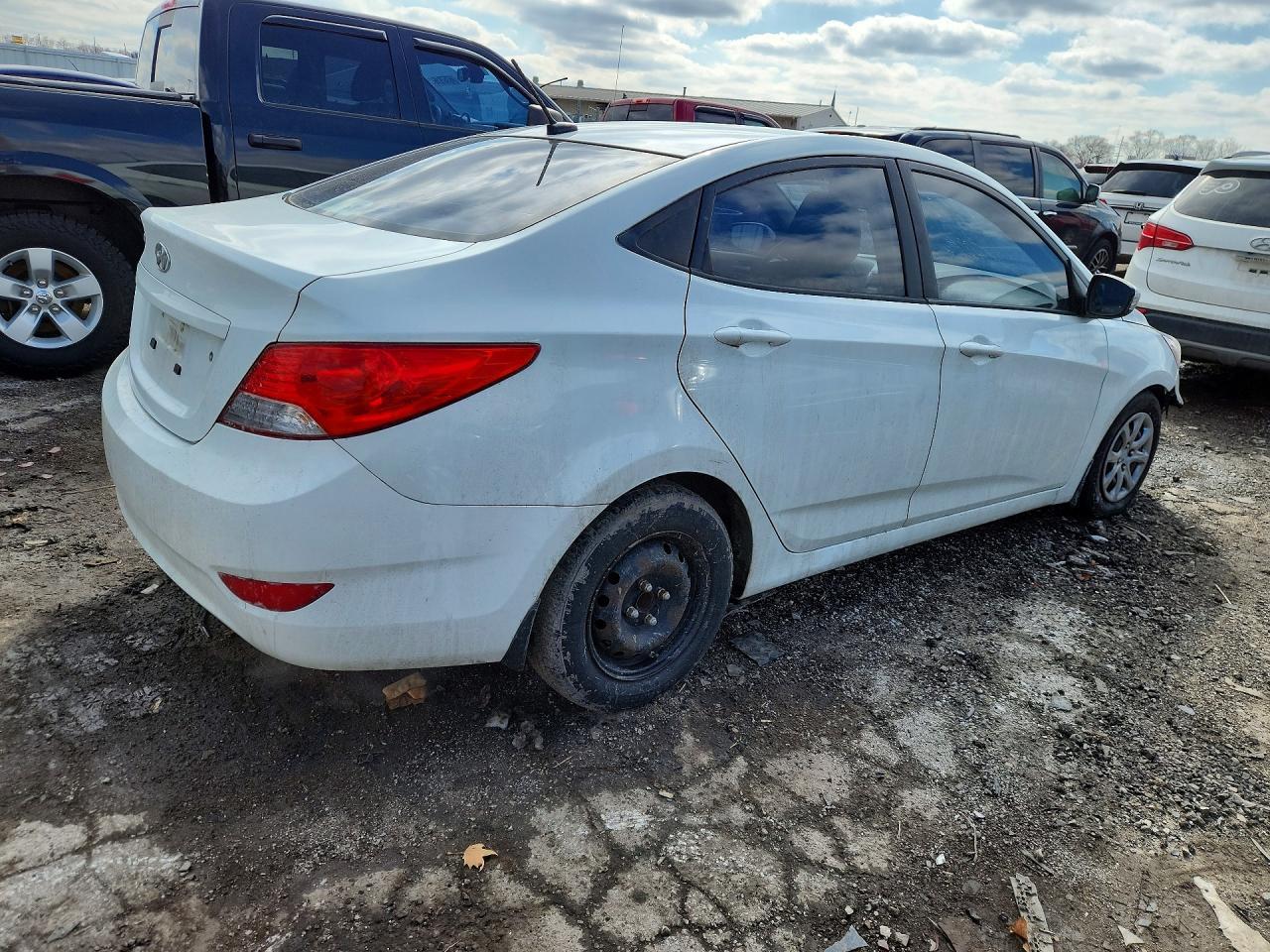 2013 Hyundai Accent Gls - Image 3