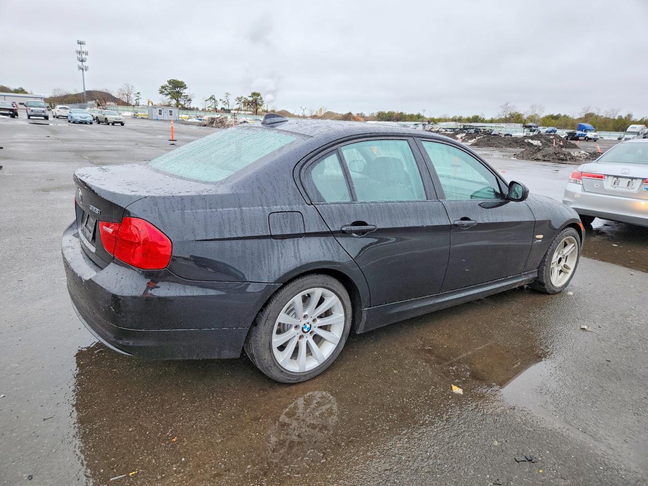 2011 BMW 328 Xi Sulev - Image 3