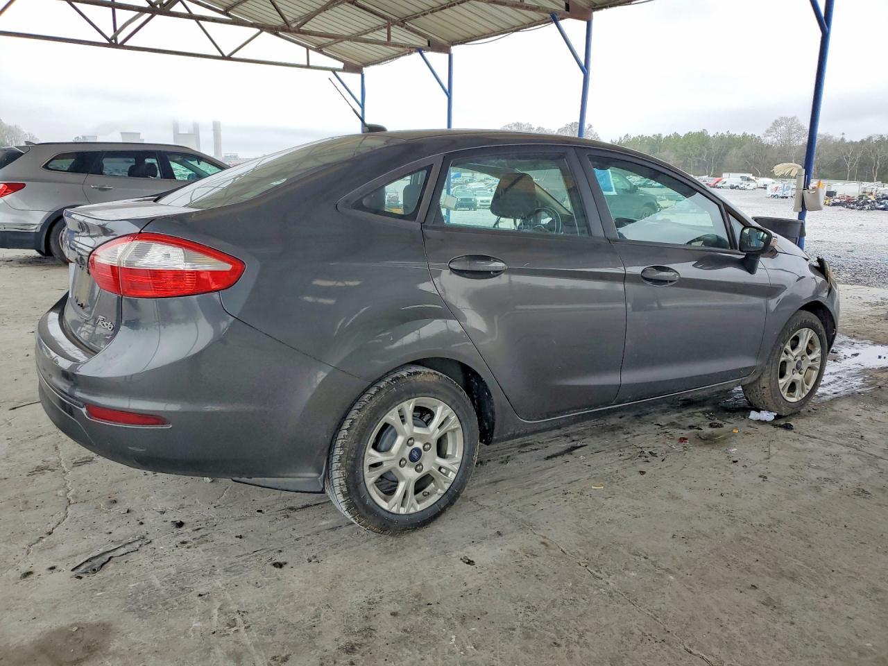 2016 Ford Fiesta Se - Фото 3