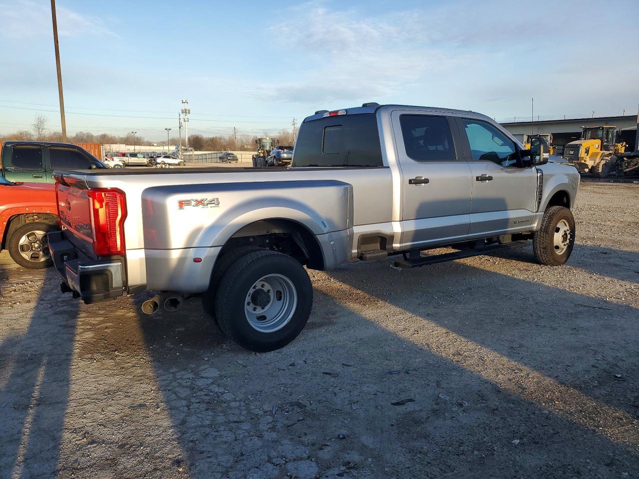 2024 Ford F350 Super Duty - Фото 3