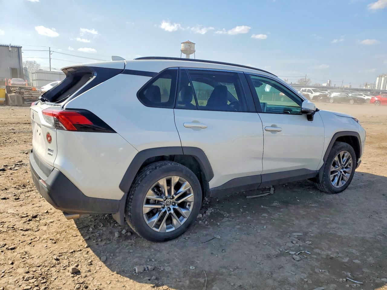 2021 Toyota Rav4 Xle Premium - Image 3