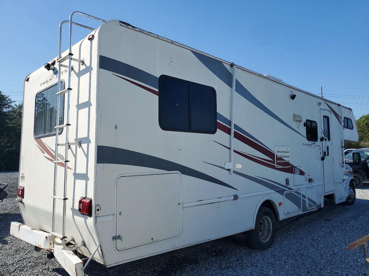 2006 Ford Econoline E450 Super Duty Cutaway Van - Image 4