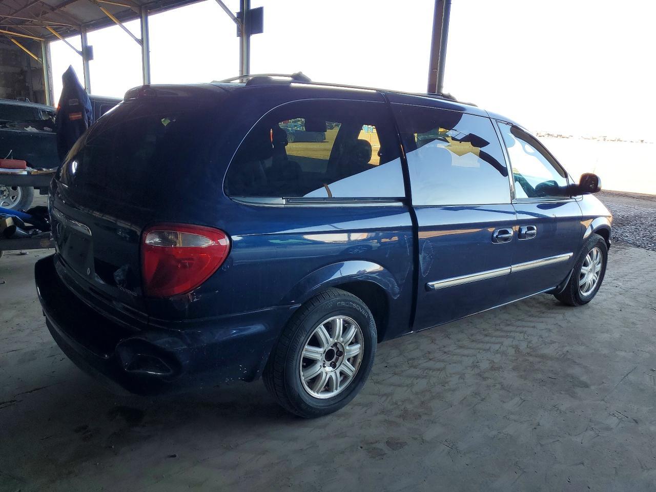 2005 Chrysler Town & Country Touring - Фото 3