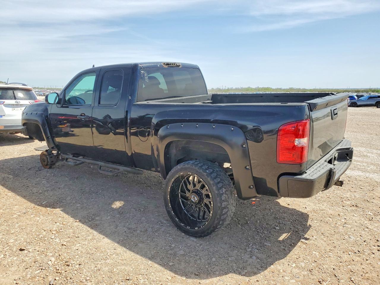 2010 Chevrolet Silverado K1500 Lt - Image 2
