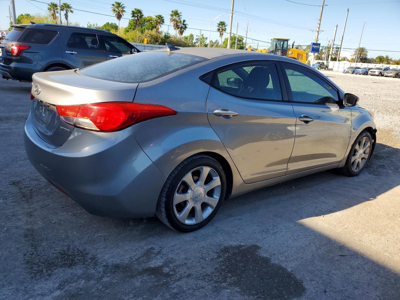 2012 Hyundai Elantra Limited - Image 3