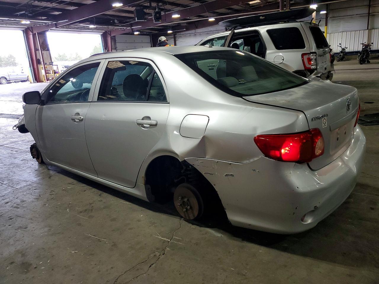2010 Toyota Corolla - Фото 2