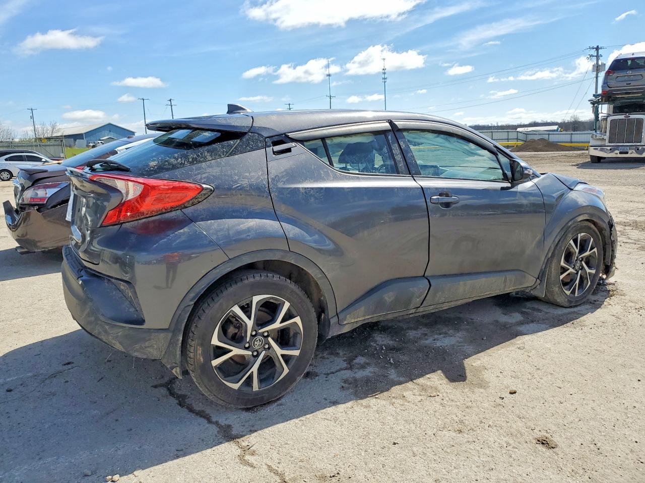 2018 Toyota C-Hr Xle Premium - Фото 3