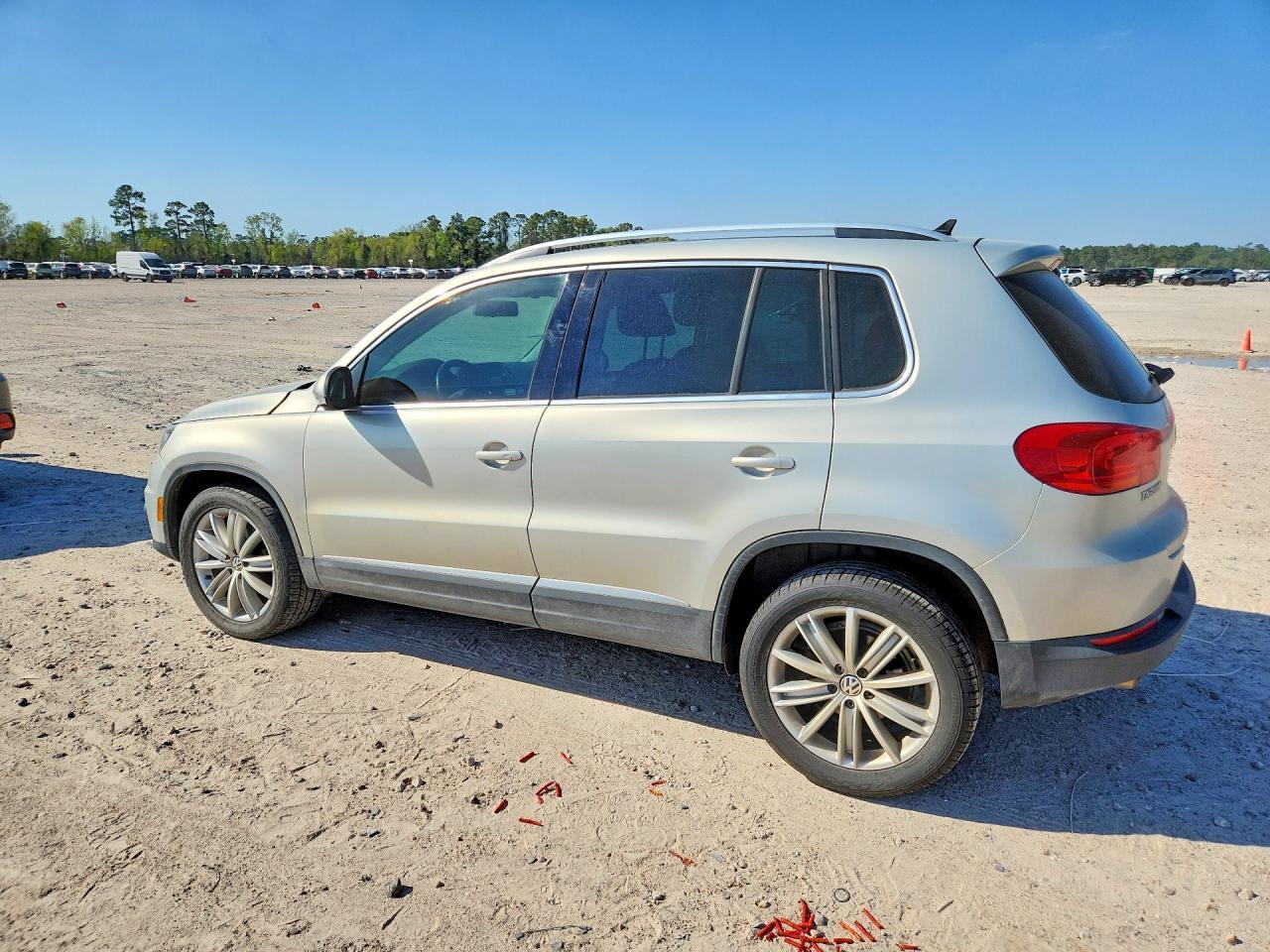 2014 Volkswagen Tiguan S - Image 2