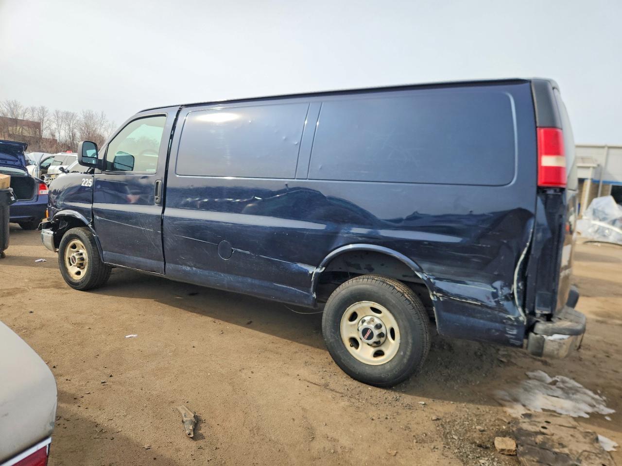 2012 GMC Savana G2500 - Фото 2