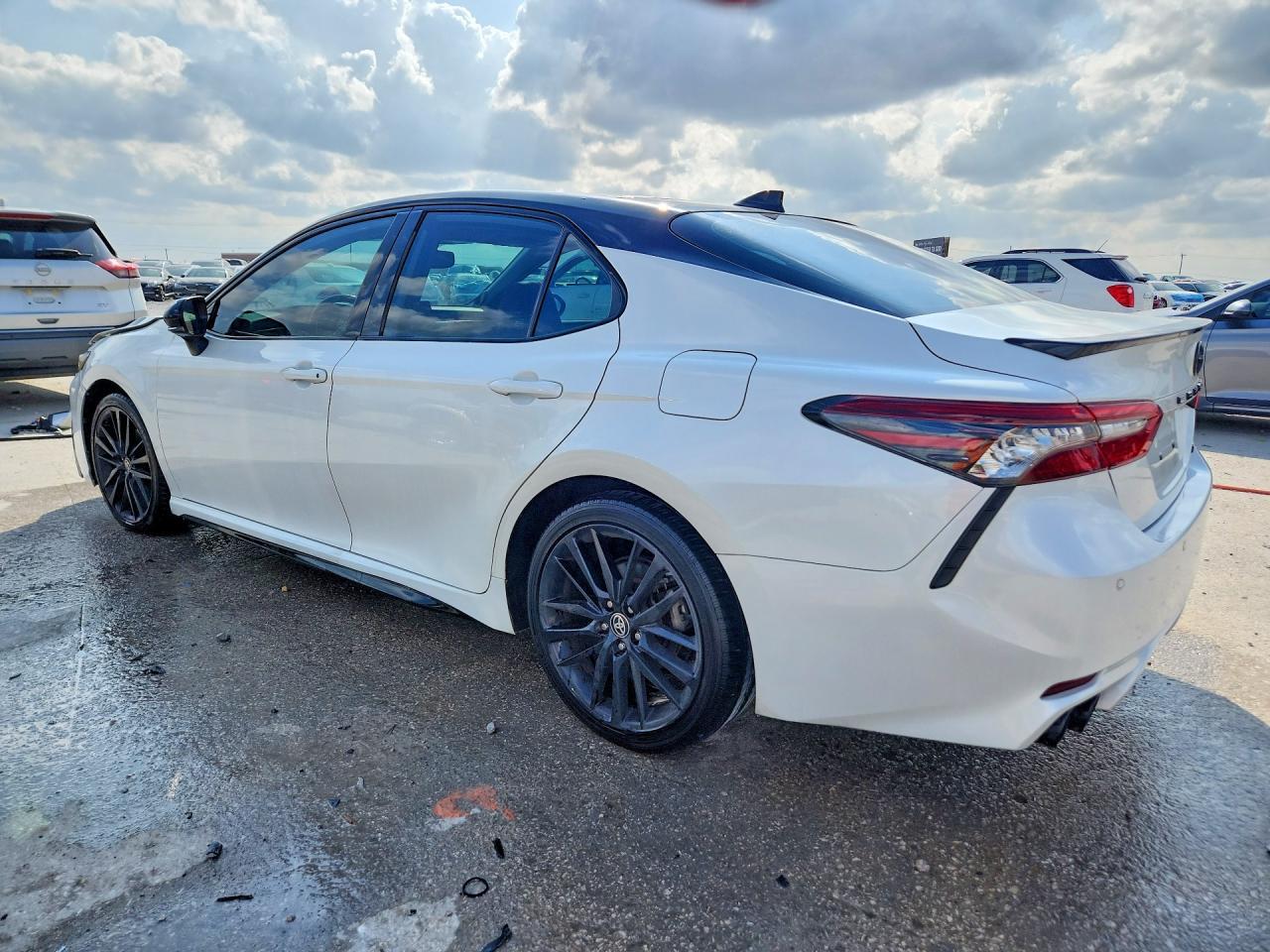 2021 Toyota Camry Xse V6 - Фото 2