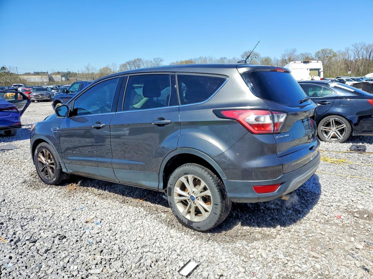 2017 Ford Escape Se - Фото 2