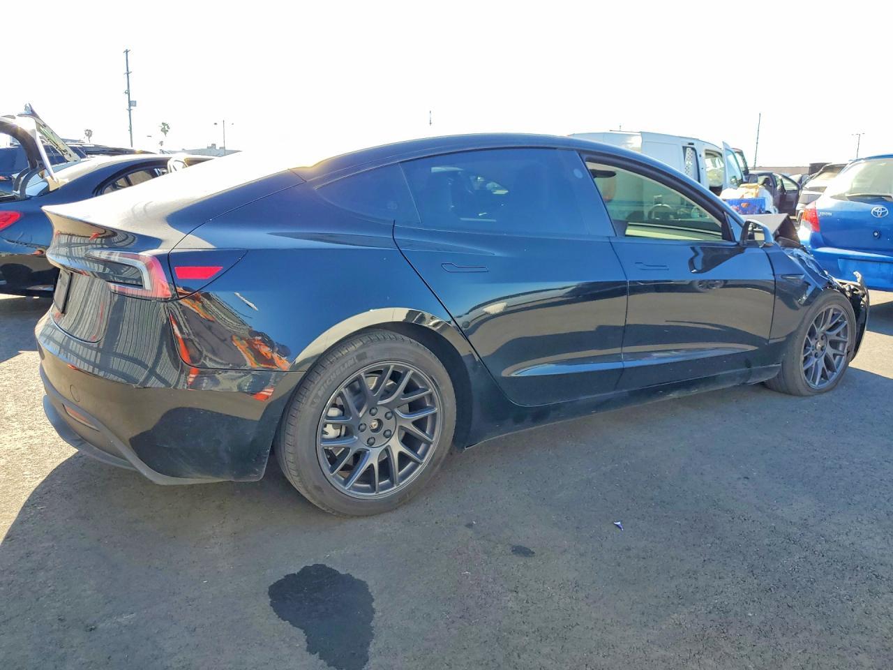2025 Tesla Model 3 - Image 3