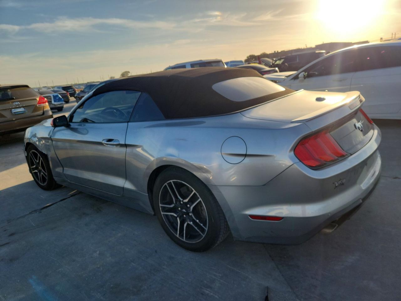 2021 Ford Mustang - Фото 2