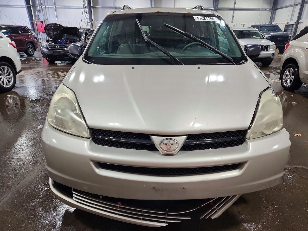2004 Toyota Sienna Le 8 Passenger - Image 5
