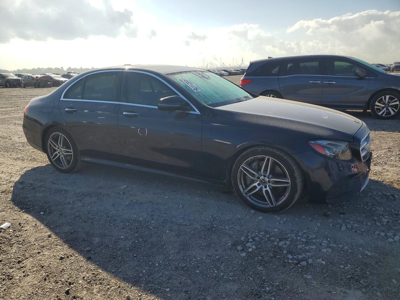 2017 Mercedes-Benz E 300 - Фото 4